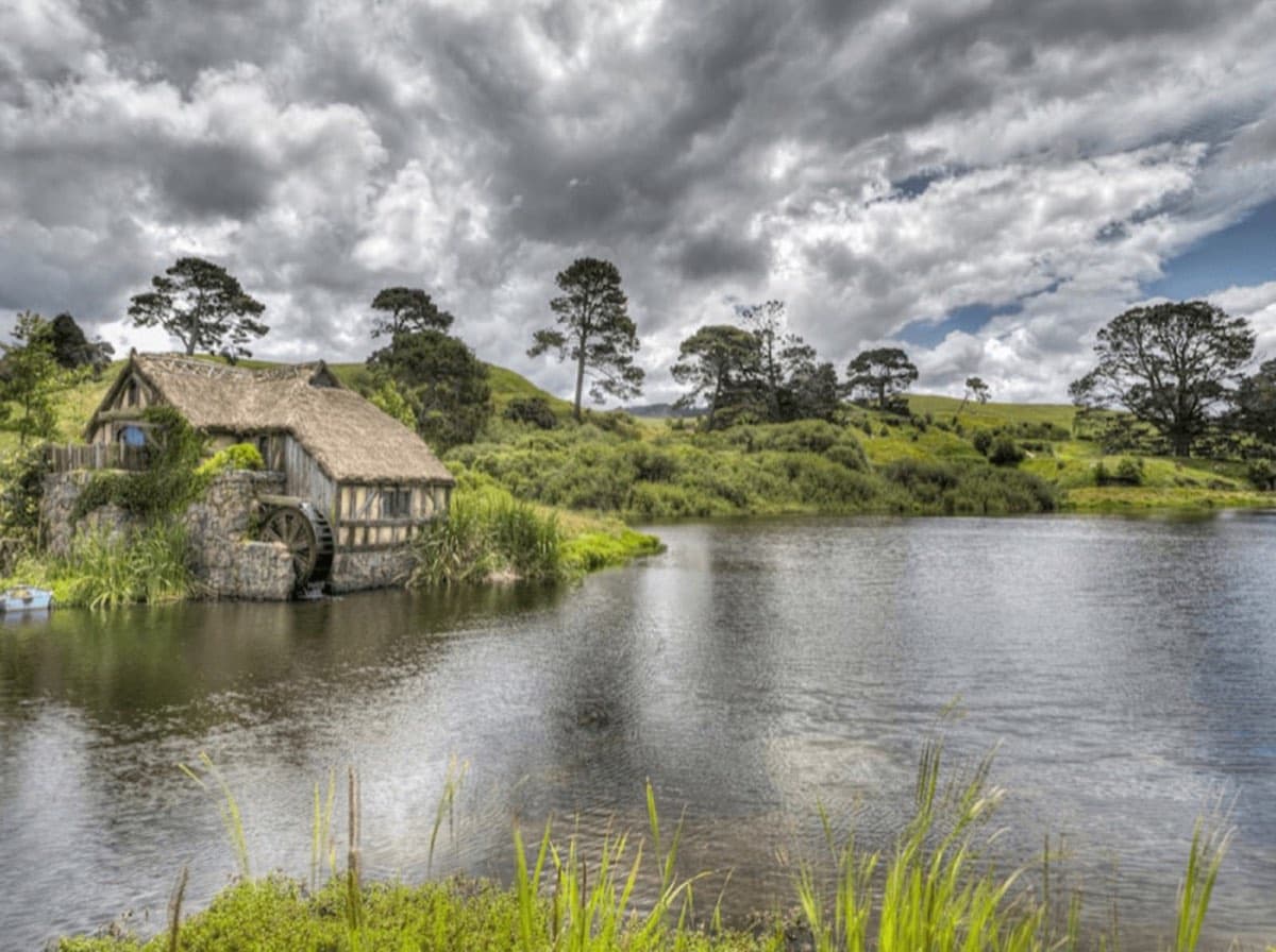 Private Hobbiton Movie Set tour departing from Hamilton by classic car